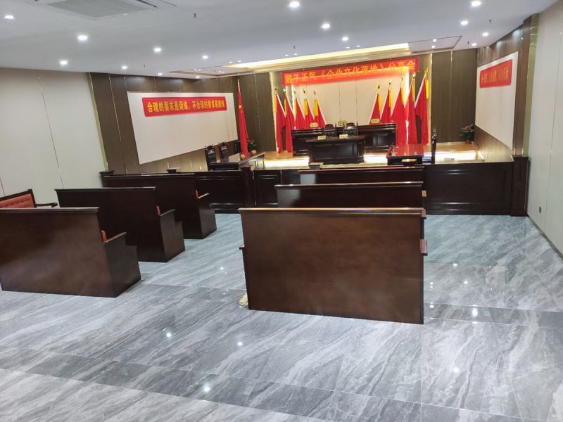 審訊桌：法庭正義的象征！